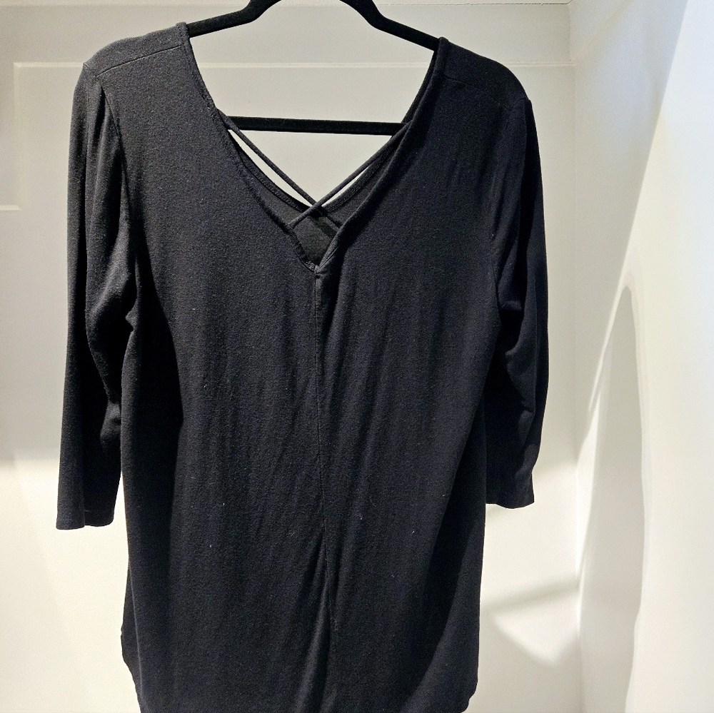 3/4 Sleeve Crisscross Top - Picture 2 of 2
